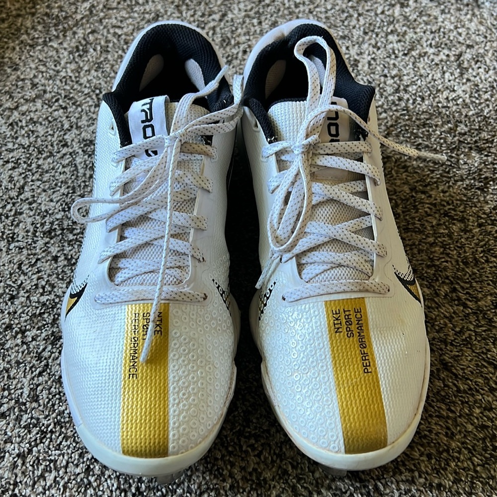 Men’s metal Trout baseball cleats